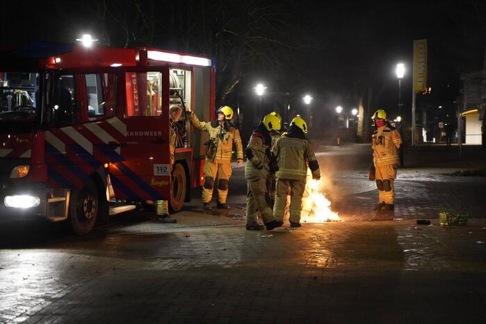 Spuitbus met WD40 in brand gestoken