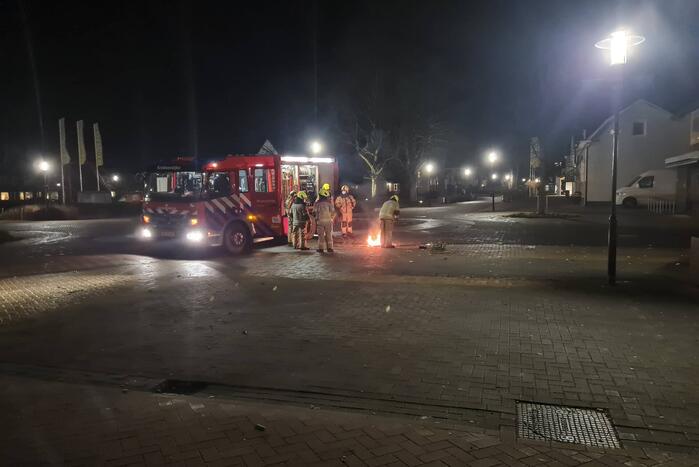 Spuitbus met WD40 in brand gestoken