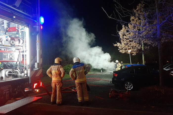 Veel rook door brand in auto