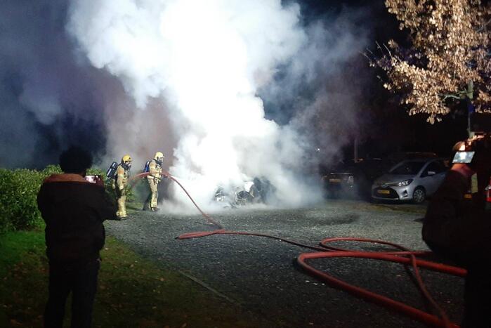 Veel rook door brand in auto