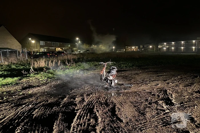 Scooter volledig uitgebrand