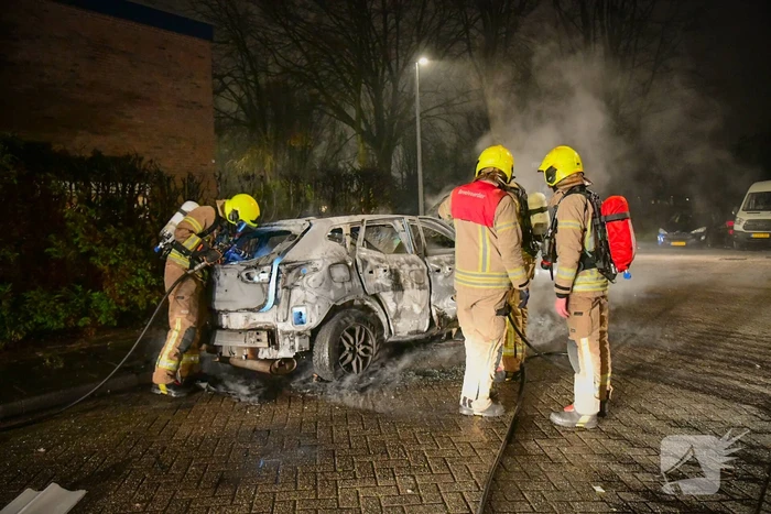Personenauto verwoest door brand