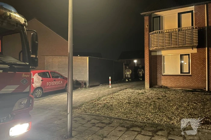 Brandweer blust buitenbrand