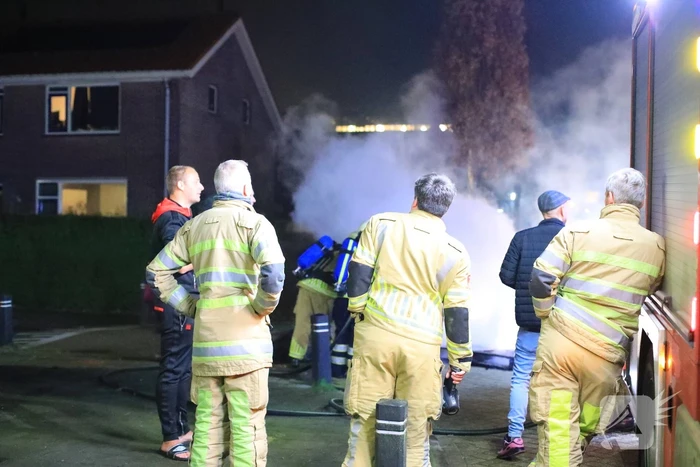Pallets in brand op kruising
