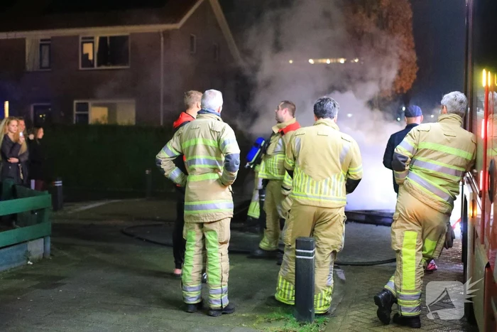 Pallets in brand op kruising