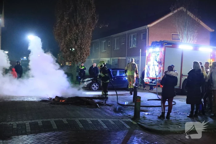 Pallets in brand op kruising