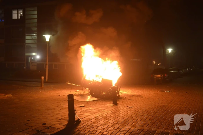 Aanhanger met afval in brand