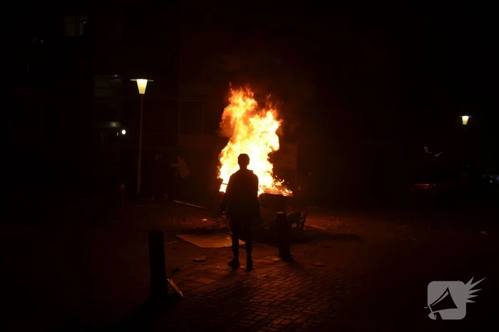 Aanhanger met afval in brand