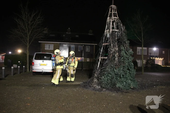Grote kerstboom in brand
