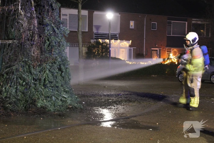 Grote kerstboom in brand