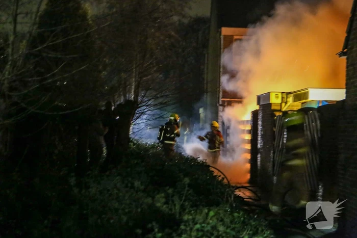 Uitslaande brand in schuur van woning