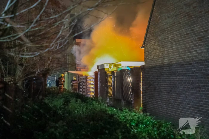 Uitslaande brand in schuur van woning