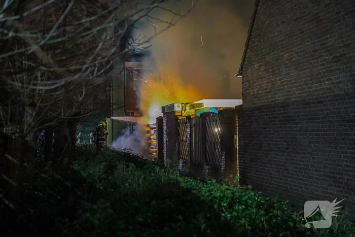 Uitslaande brand in schuur van woning