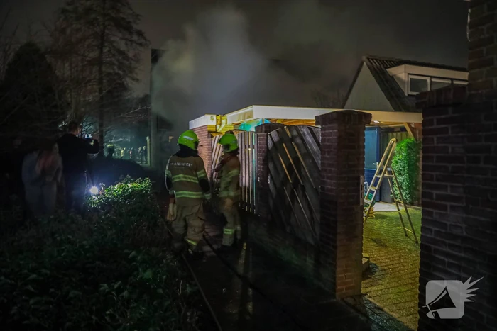 Uitslaande brand in schuur van woning