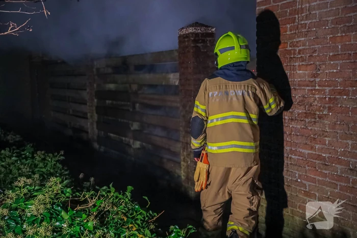 Uitslaande brand in schuur van woning