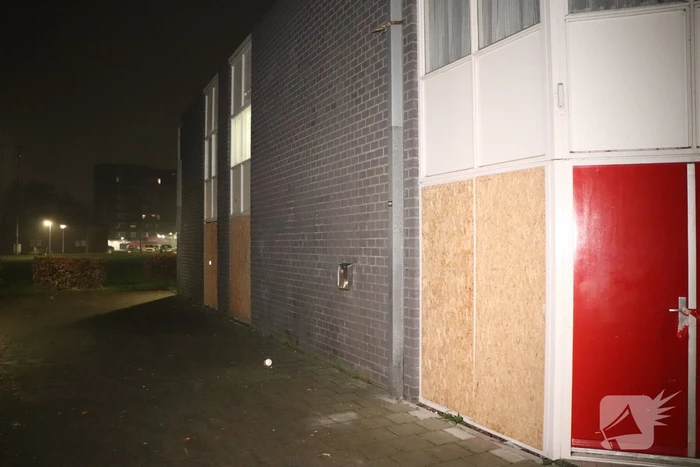 EOD ingezet voor aantreffen vuurwerk na vernielingen bij school