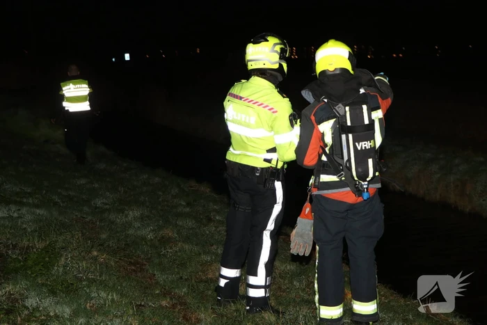 Zoekactie naar persoon na ongeval tussen twee voertuigen