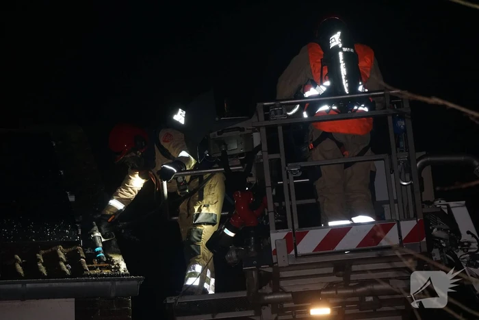 Brand in spouwmuur van woning