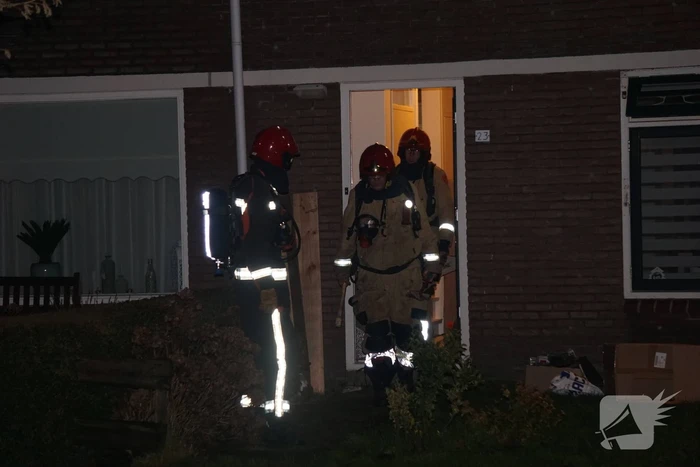 Brand in spouwmuur van woning