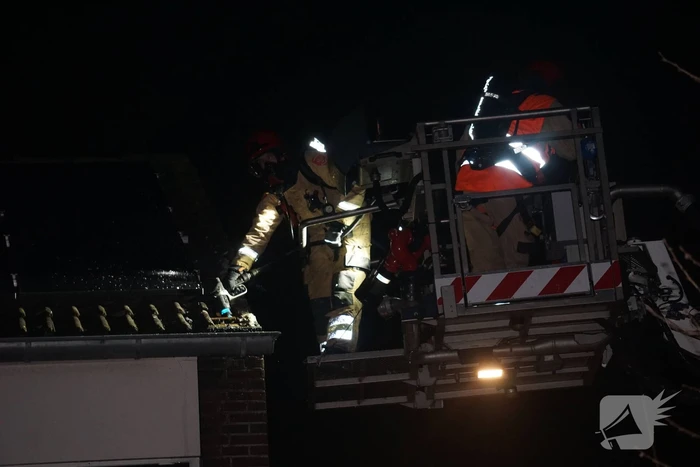 Brand in spouwmuur van woning