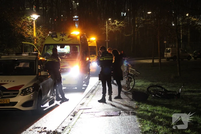 Omstander valt flauw door ongeval met fietser