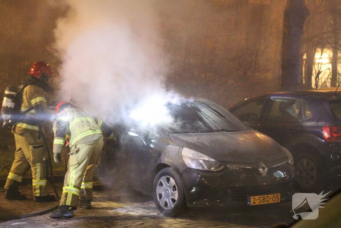 Personenauto volledig uitgebrand