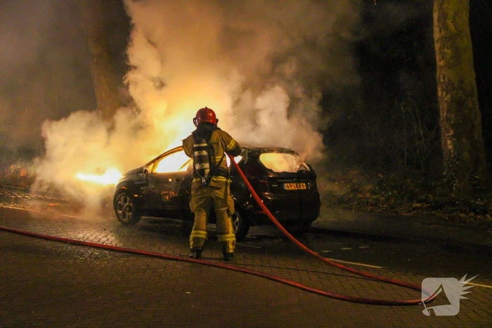 Explosies door brand in personenauto