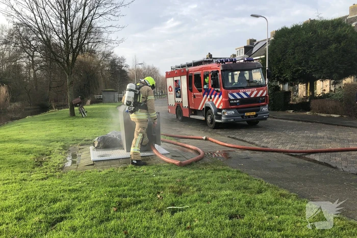 Zak met as zorgt voor containerbrand