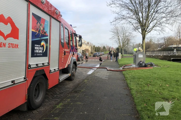 Zak met as zorgt voor containerbrand