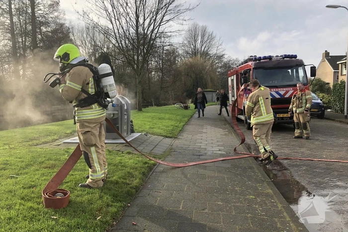 Zak met as zorgt voor containerbrand