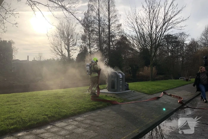 Zak met as zorgt voor containerbrand
