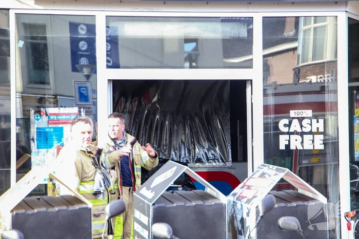 Veel rook bij grote brand in garage