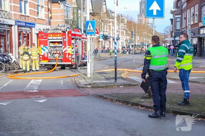 Veel rook bij grote brand in garage
