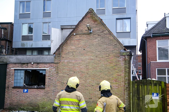 Veel rook bij grote brand in garage