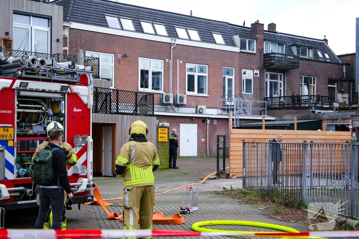 Veel rook bij grote brand in garage