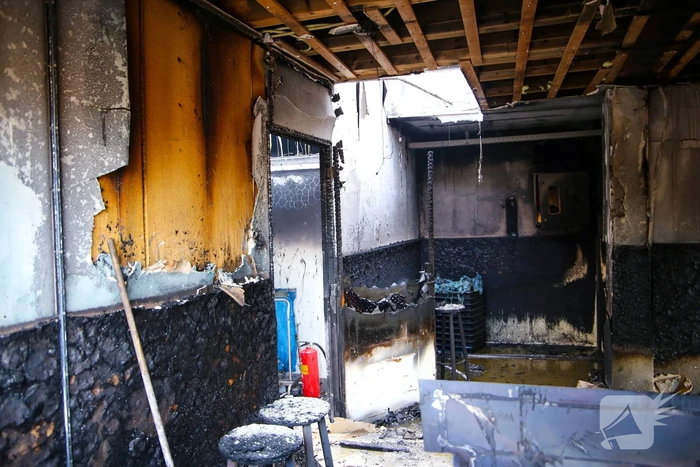 Veel rook bij grote brand in garage