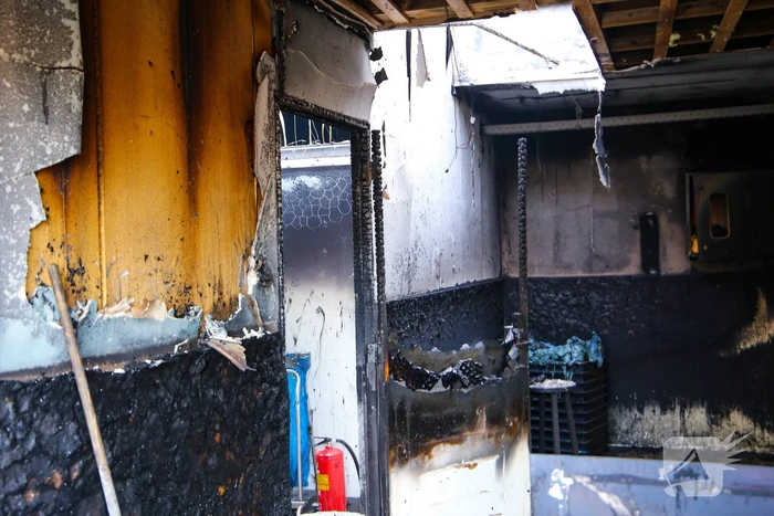 Veel rook bij grote brand in garage