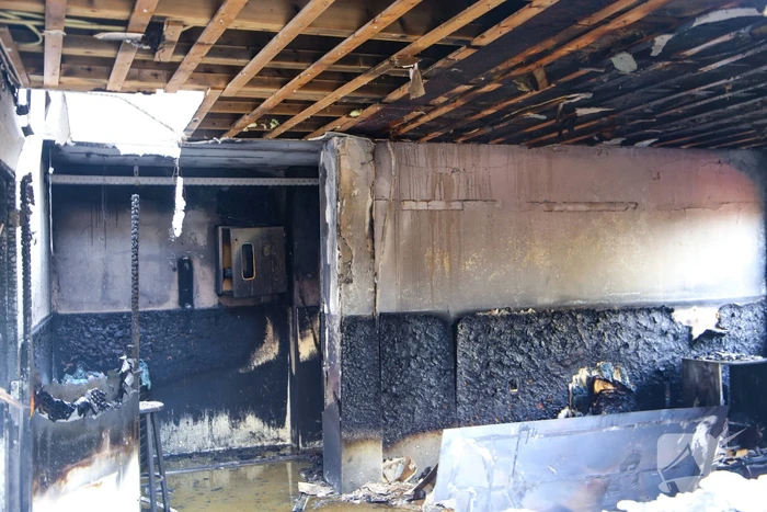 Veel rook bij grote brand in garage