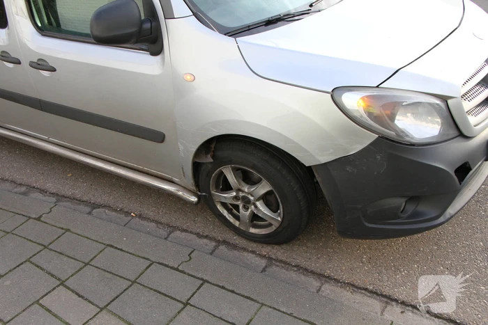 Frontale aanrijding tussen twee voertuigen