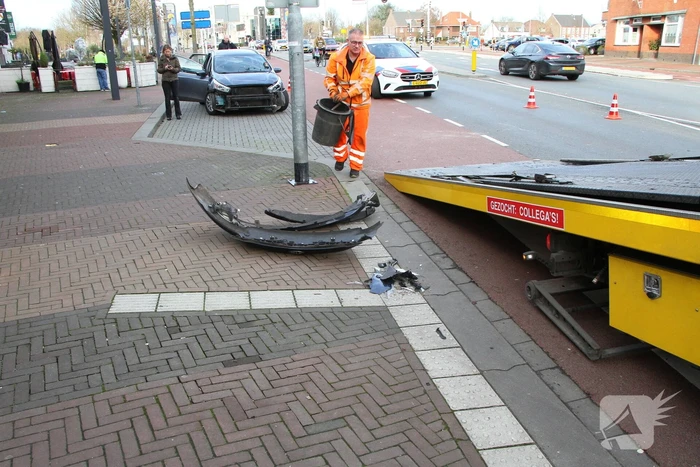 Frontale aanrijding tussen twee voertuigen