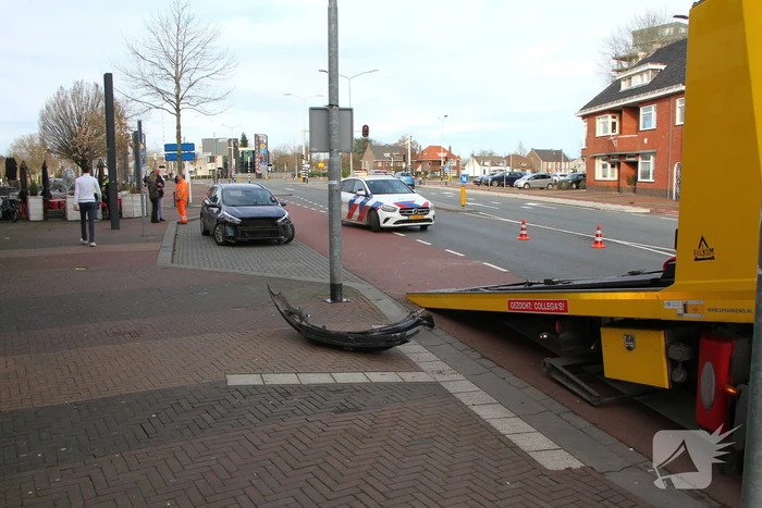 Frontale aanrijding tussen twee voertuigen