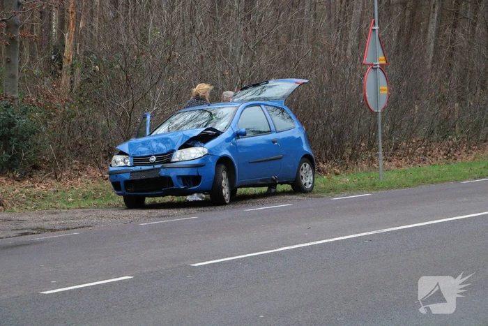 Twee auto's op elkaar geklapt