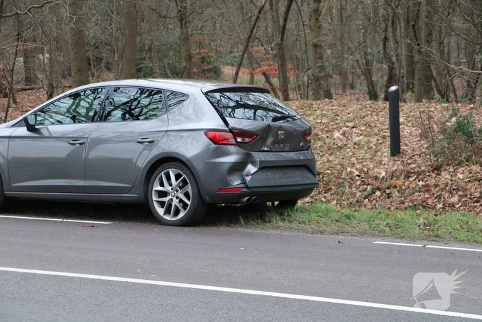 Twee auto's op elkaar geklapt