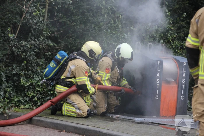Brand ontstaan in ondergrondse plastic container