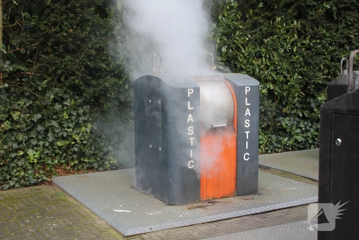Brand ontstaan in ondergrondse plastic container
