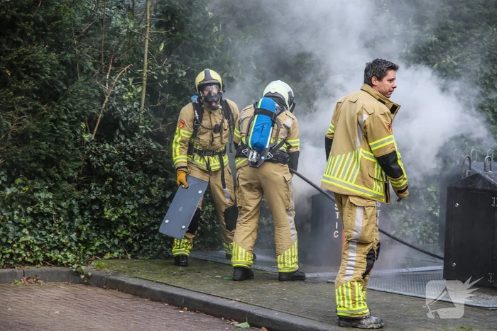 Brand ontstaan in ondergrondse plastic container