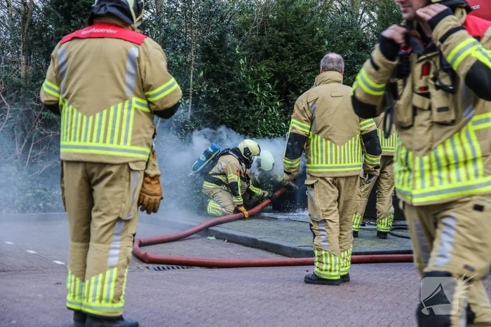 Brand ontstaan in ondergrondse plastic container