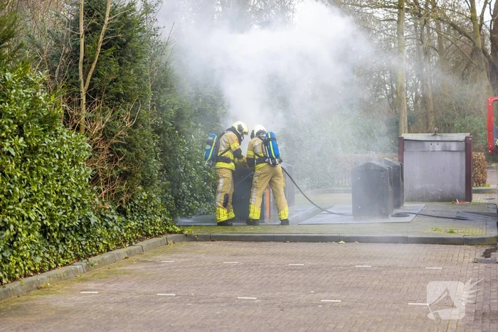 Brand ontstaan in ondergrondse plastic container