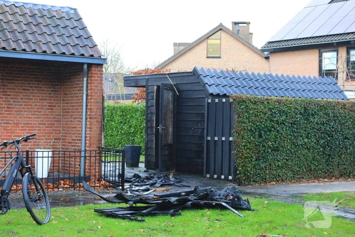 Brand ontstaan door vuurwerkresten in kliko