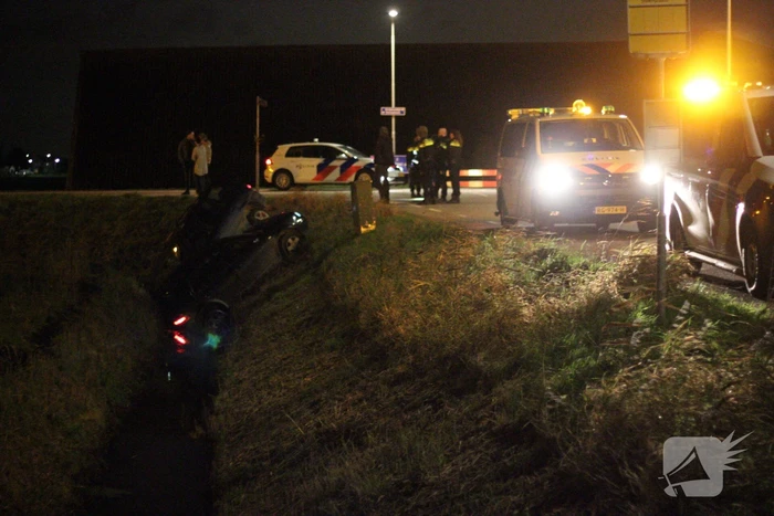 Twee auto's in de sloot na ongeval